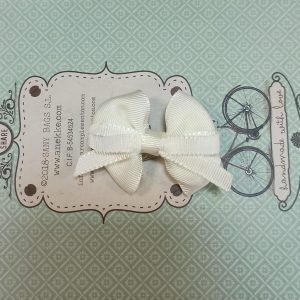Belén Costales lazo aspa beige
