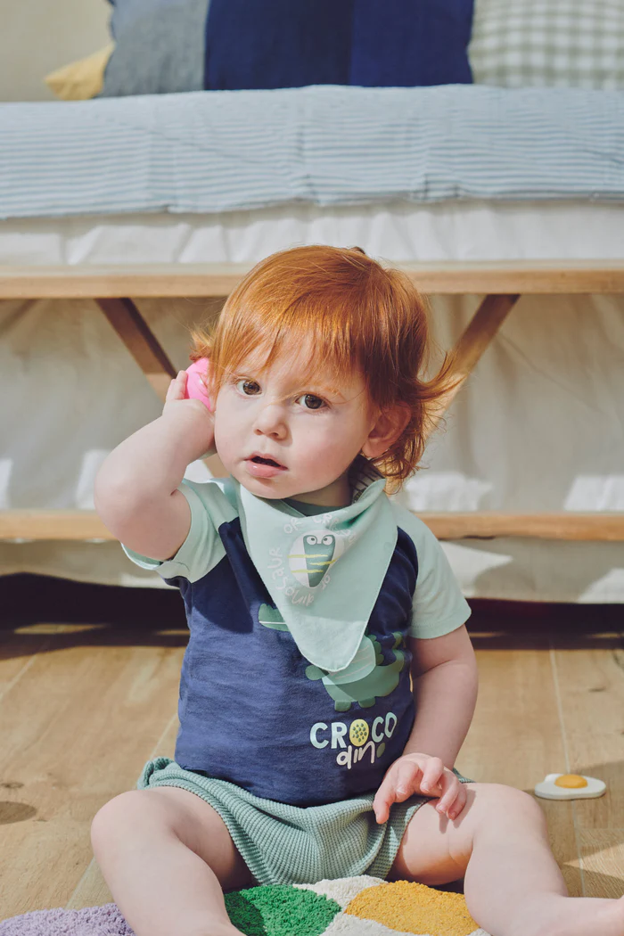 Conjunto bebé 3 piezas camiseta, short y bandana Crocodino
