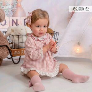 Belén Costales Jesusito 02 Rosa con patitos Bordado a mano